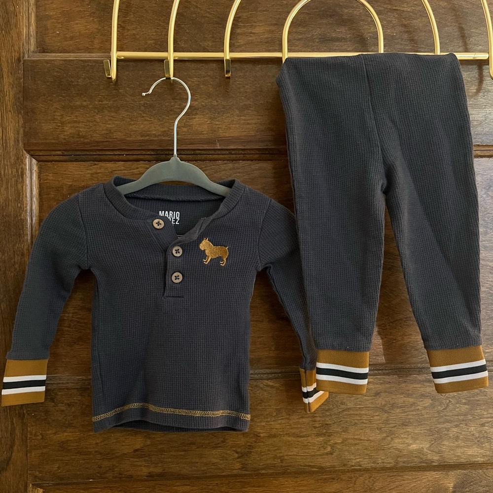 Mario Lopez Slate Waffle Texture and Bronze/Black/White Cuff Outfit